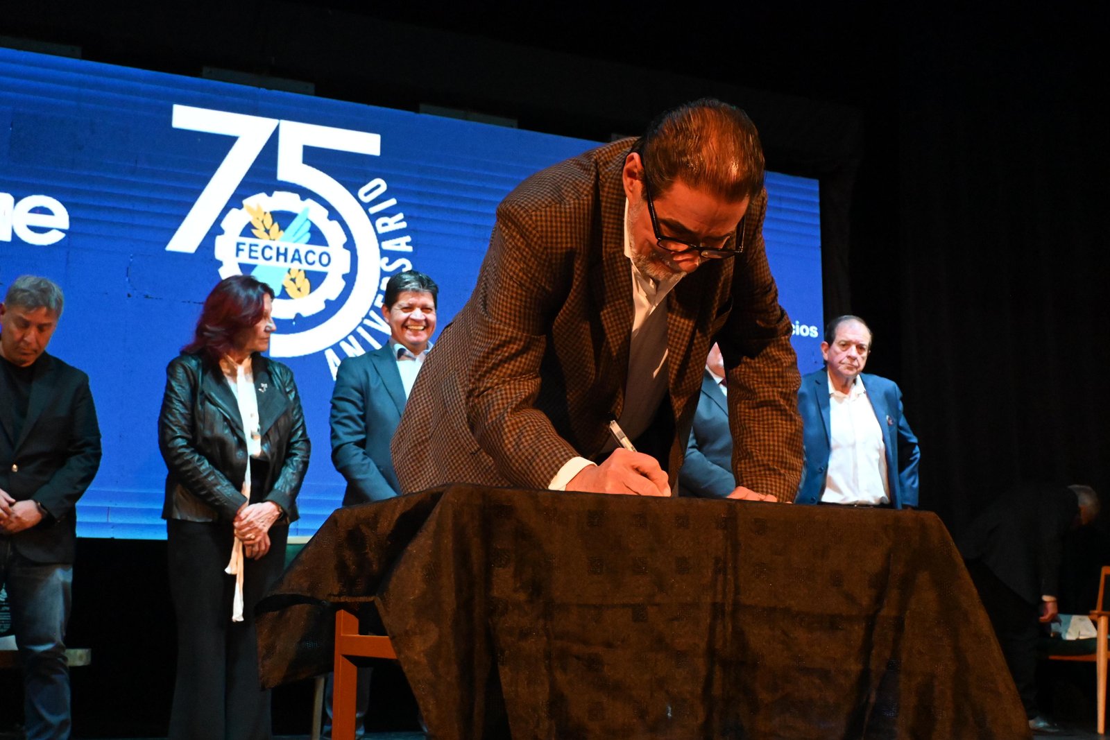 Así vivimos el acto por el 75° aniversario de FECHACO y la Provincialización del Chaco, junto a autoridades y dirigentes de toda la provincia.