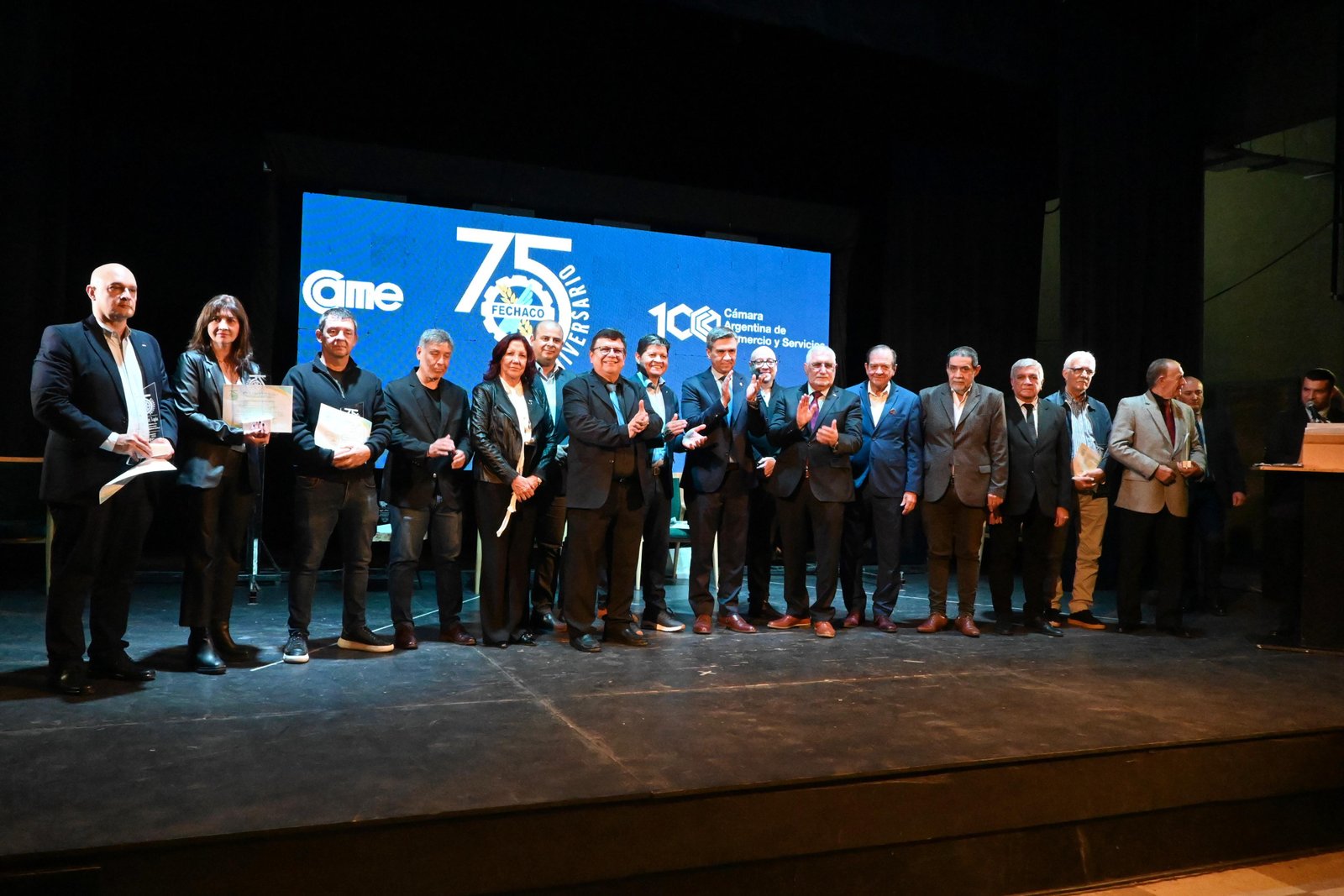 Así vivimos el acto por el 75° aniversario de FECHACO y la Provincialización del Chaco, junto a autoridades y dirigentes de toda la provincia.
