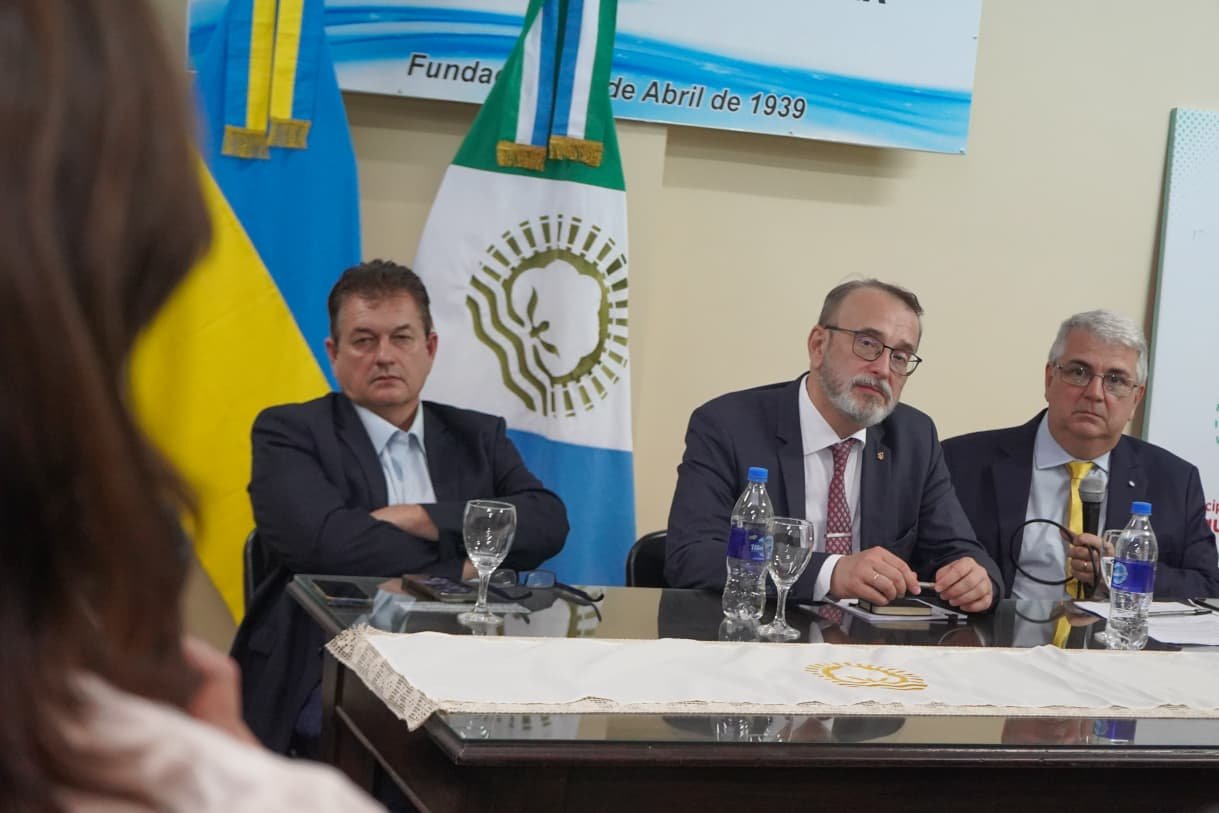 Conversatorio con el Embajador de Ucrania