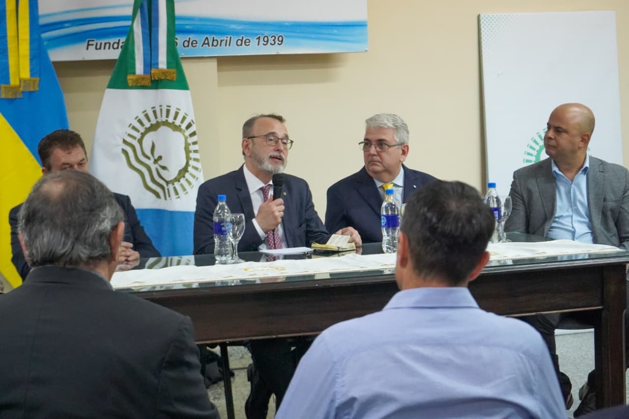 Conversatorio con el Embajador de Ucrania